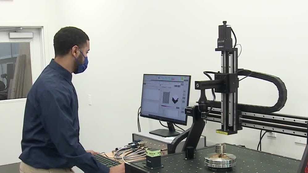 Kentucky governor, Louisville mayor tout jobs