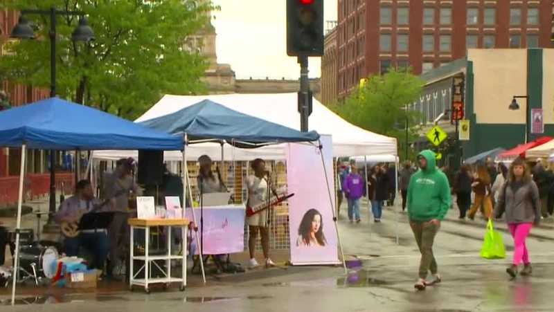 Des Moines Farmers' Market open after weather delays 