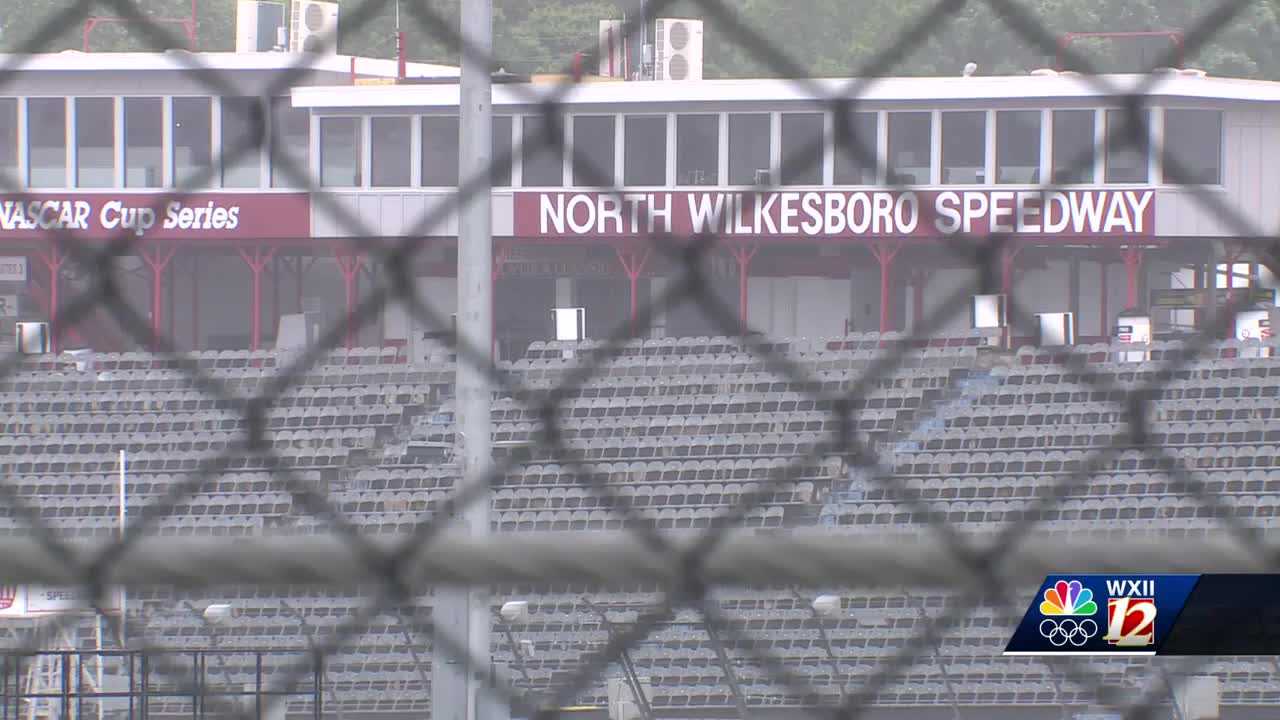 NASCAR fans make the most of their day after rain delays races - Vimarsana News