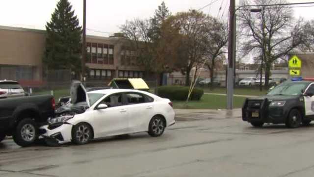Milwaukee mayor calls on community after reckless driving incident involving school bus - Vimarsana News