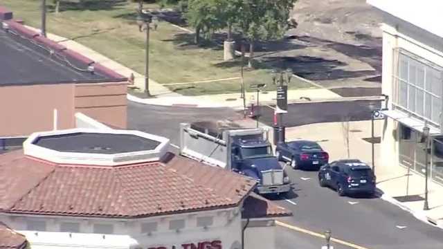 Pedestrian in Kansas City killed by dump truck at Zona Rosa - Vimarsana News