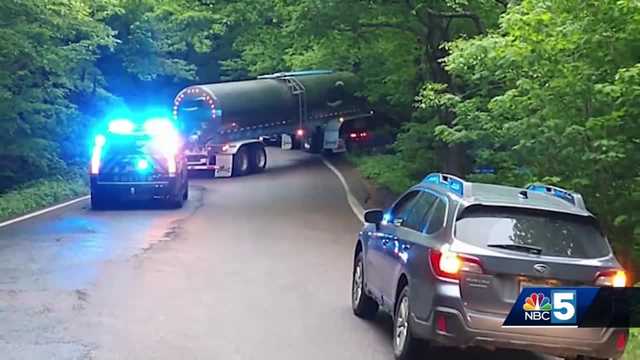 Commission ponders ways to stop commercial drivers from getting stuck on Smuggler's Notch - Vimarsana News
