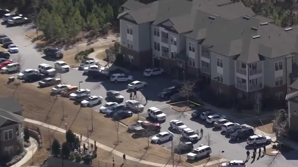 Officers respond to shooting at Greenville apartment complex