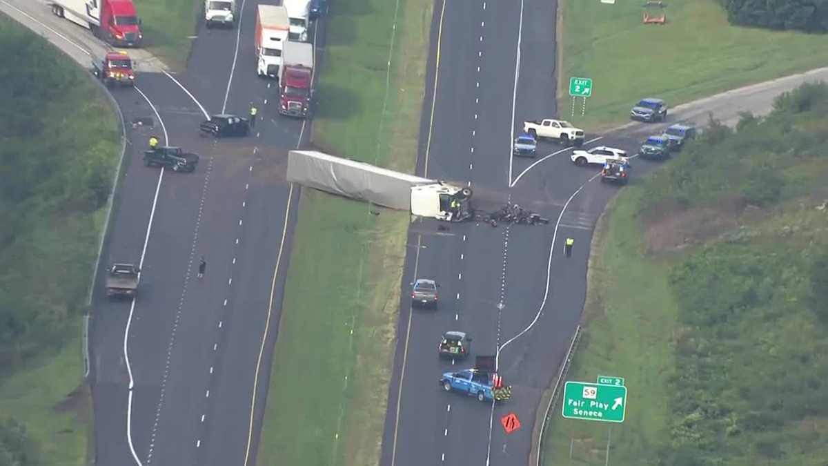 Major incident closes all lanes on I-85.