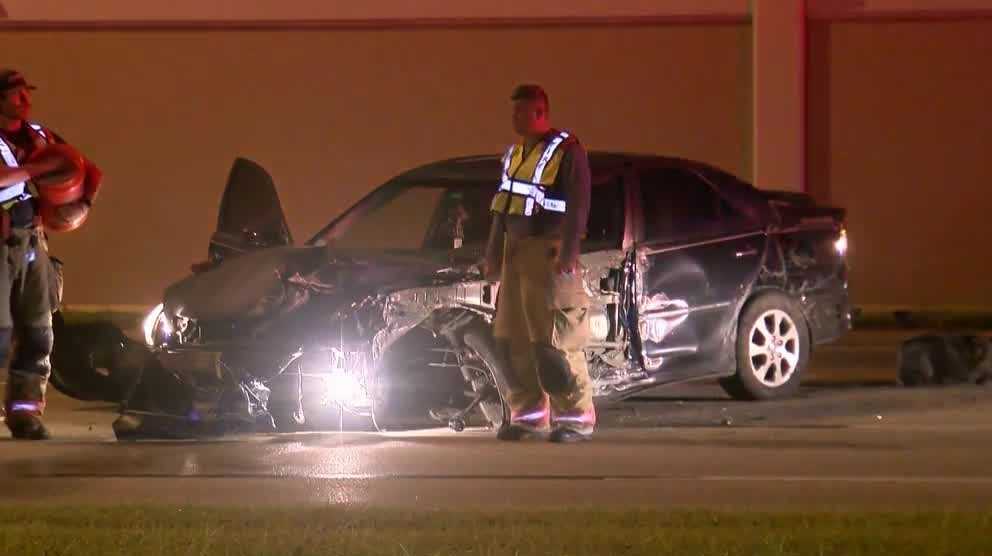 Deputies investigate crash on Summerlin Road in Fort Myers