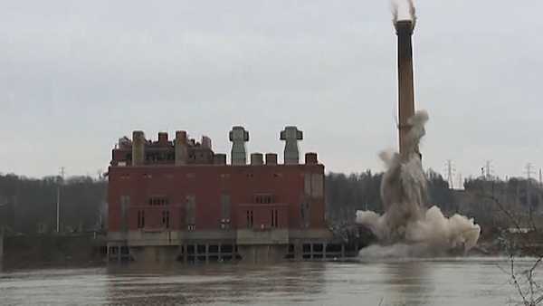 Watch: Remaining Beckjord power plant smokestack demolished