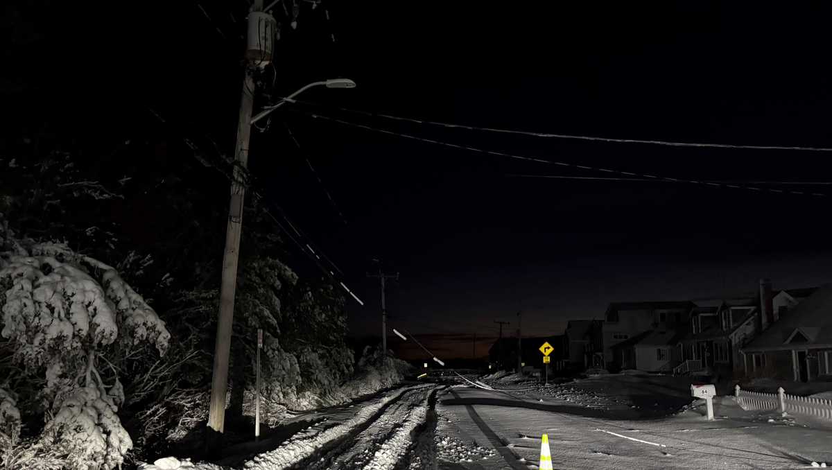 Thousands could be without power for days in parts of Mass. after blizzard