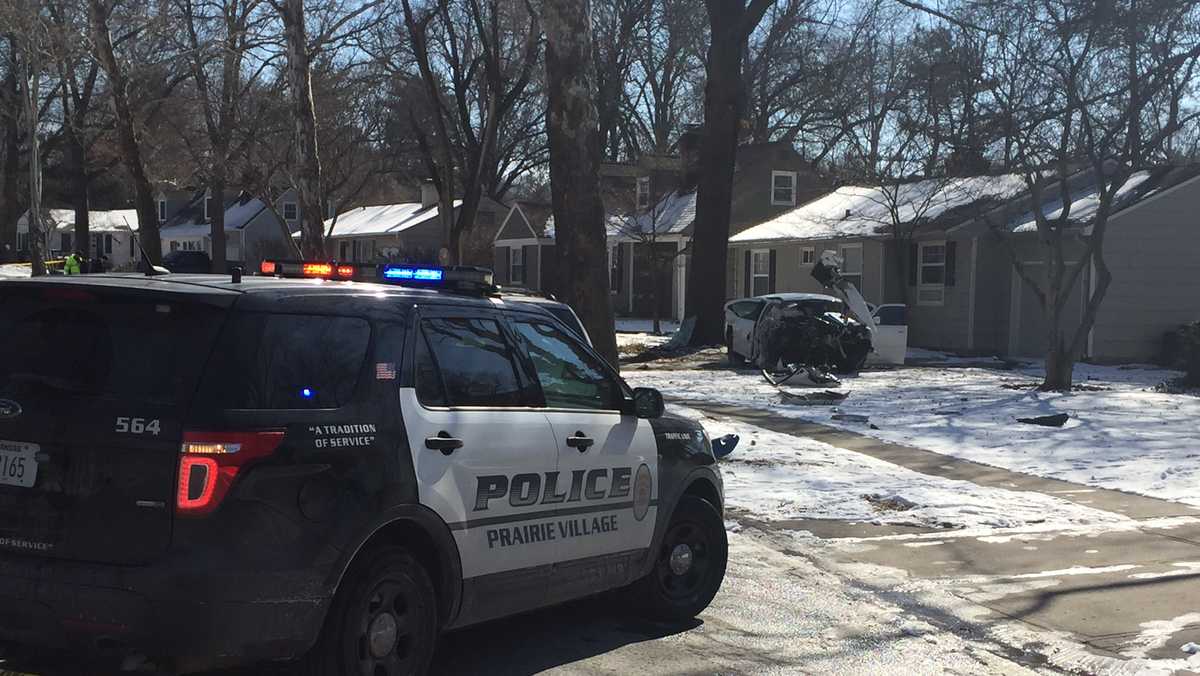 2 injured in crash in Prairie Village Wednesday morning