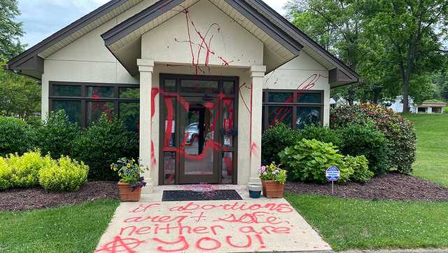 Asheville: pregnancy business vandalized with red spray paint - Vimarsana News