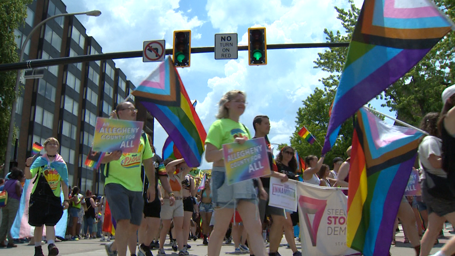 Pittsburgh Pride, arts festival goers brave high temps