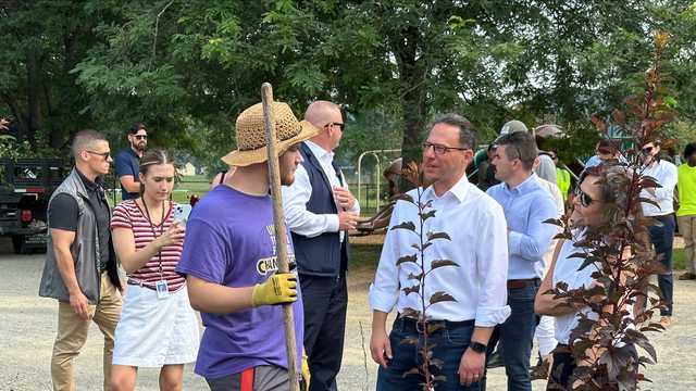 Governor Shapiro visits Lancaster to support 