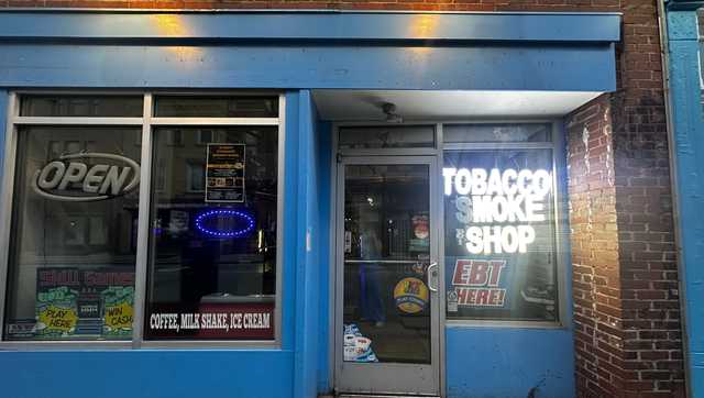 Suspect runs off after vape shop robbery on Pittsburgh's South Side Suspect runs off after vape shop robbery on Pittsburgh's South Side