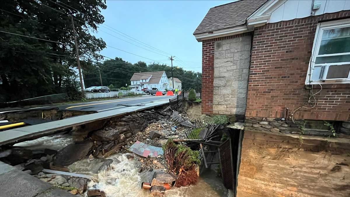 Residents escape home on edge of massive sinkhole