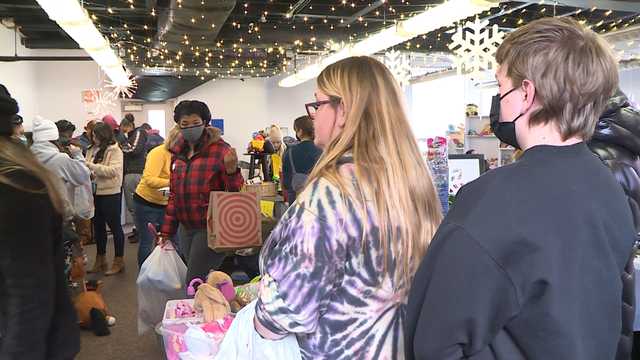 'We don't have to do this life alone,': Woman hopes to empower single moms through holiday event - Vimarsana News