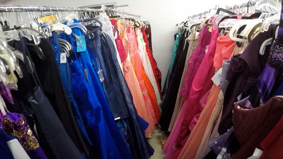 Shively nonprofit giving students free prom dresses Shively nonprofit giving students free prom dresses