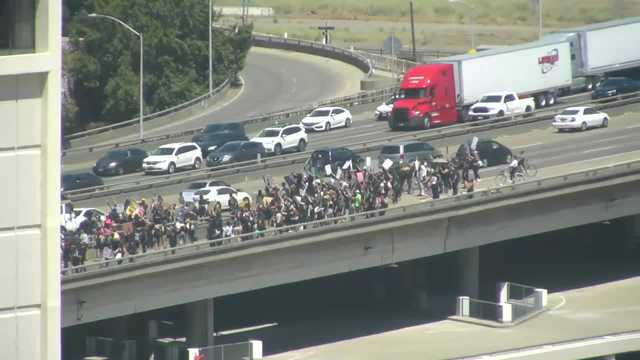 Demonstrators block I-5 traffic in downtown Sacramento - Vimarsana News