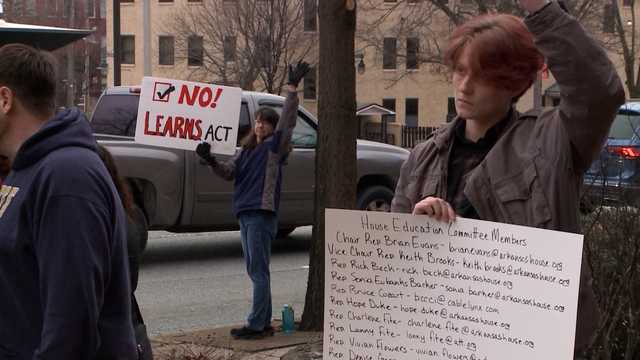 Teachers protest Arkansas education bill in Fayetteville - Vimarsana News