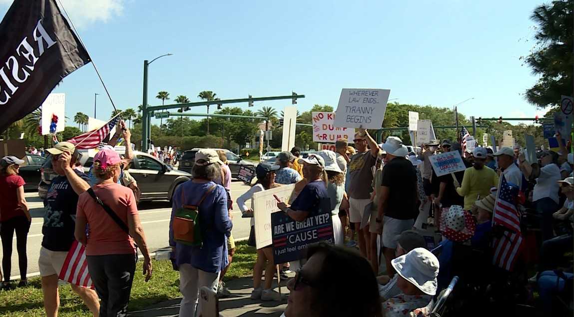 wpbf.com - Nikita Ramos - Thousands gather in Palm Beach Gardens for 'No Kings' protest