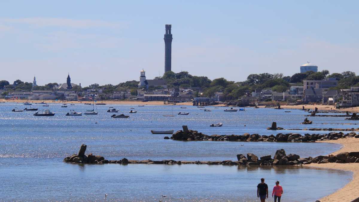 Provincetown uzrauga COVID-19 gadījumu izlaušanos vakcinētām personām