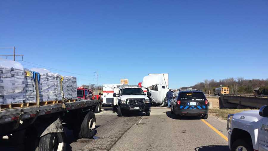 Deadly Crash Shuts Down I 35 Southbound Near Purcell