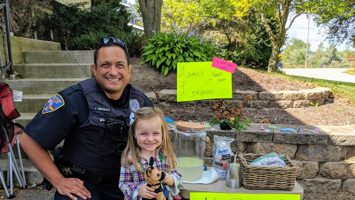 3yearold donates hundreds from lemonade stand for police K9