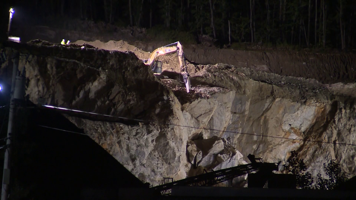 Worker dies when rock ledge collapses on excavator in Massachusetts quarry