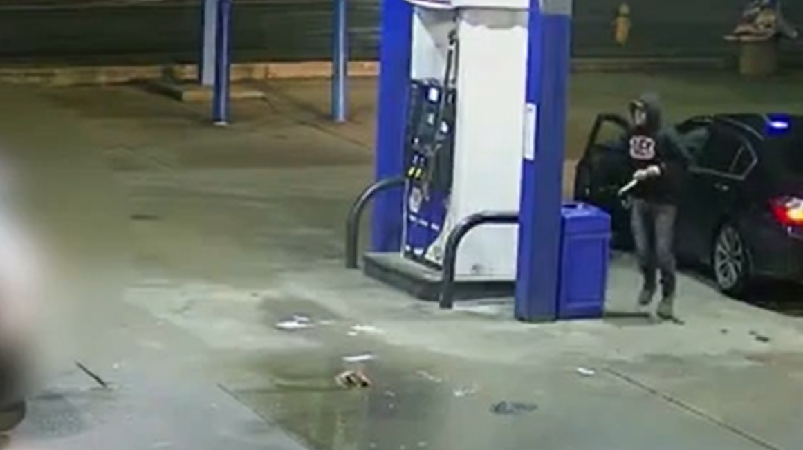Suspect in gas station stabbing caught on camera appears in court