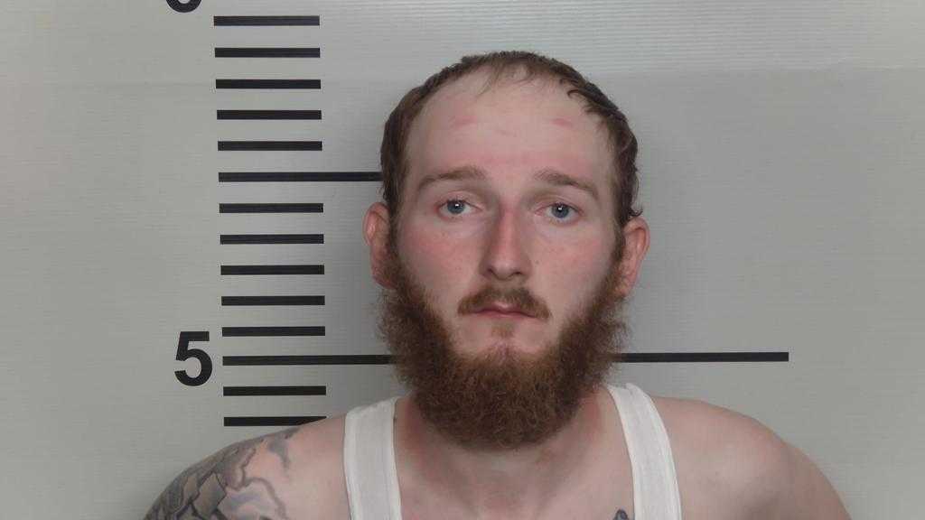 Man charged with robbing woman at east Louisville shopping center