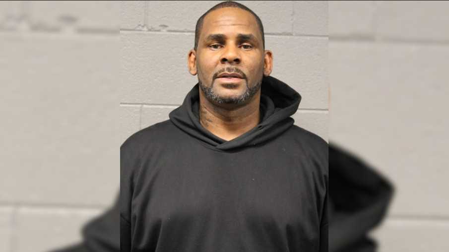 R. Kelly met underage girl while on trial for child porn, prosecutor says