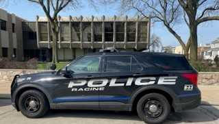 18-year-old Kenosha man found in car shot, dies in Racine