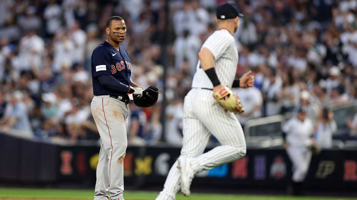 Red Sox strand 11 runners in loss to Yankees