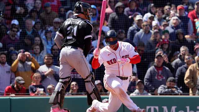 Shaw singles in 10th, Red Sox beat White Sox 9-8