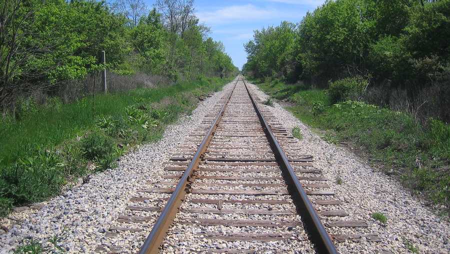 railroad-tracks-1498728327.jpg