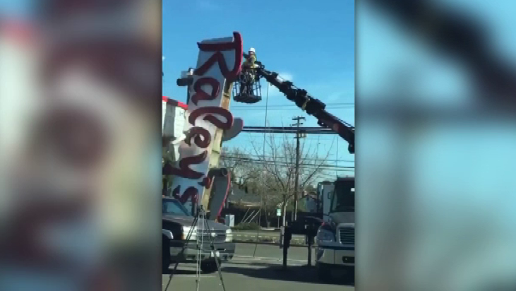 VIDEO: Iconic Raley’s sign crashes to ground in Sacramento