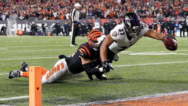 Stunning fumble return TD for Bengals beats Ravens, keeps Cincinnati's  postseason alive