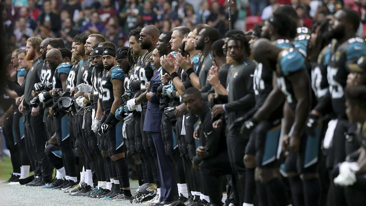 PHOTOS NFL players kneel to protest Trump's remarks