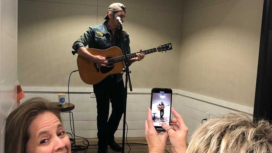 
                                     Brad Paisley showed up at Blue Door Coffee Company in The Woodlands for an impromptu concert. 
                                