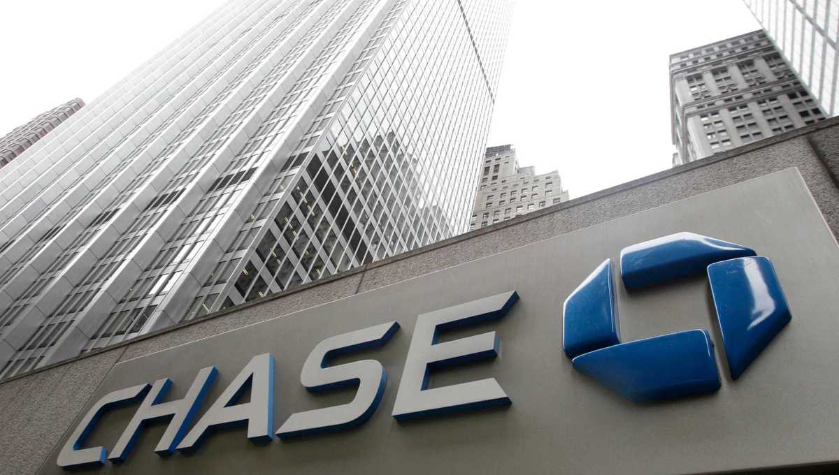 Chase profits jump 52 amid banking turmoil