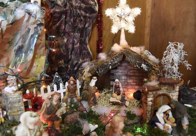 85-year-old man builds detailed nativity scene to honor his departed ...