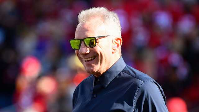 Joe Montana sues San Francisco alleging fecal matter in home - Vimarsana News