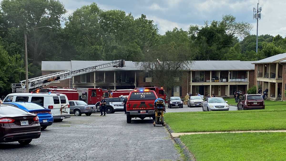 11 displaced after apartment fire in Raytown