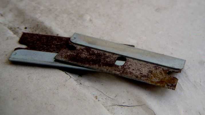 Woman finds blade taped to door handle; police issue warning