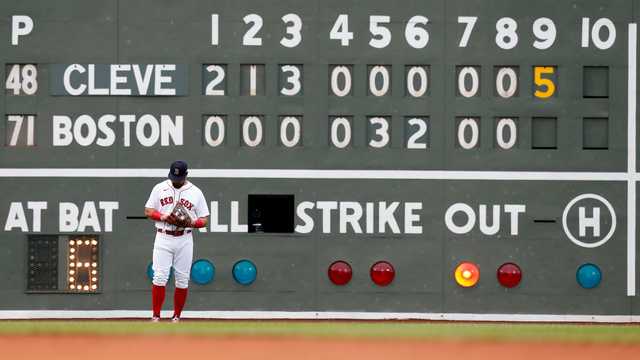 Indians homer in 19th straight; beat Sox 11-5