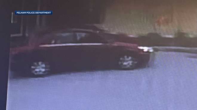 police&#x20;said&#x20;the&#x20;man&#x20;stole&#x20;the&#x20;tip&#x20;jar&#x20;from&#x20;the&#x20;store&#x20;and&#x20;was&#x20;driving&#x20;a&#x20;red&#x20;toyota&#x20;camry