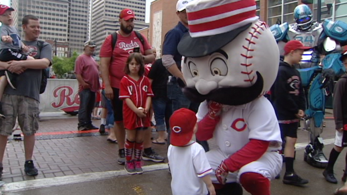 Thousands cheer on Reds at Cincinnati Reds Kids Opening Day