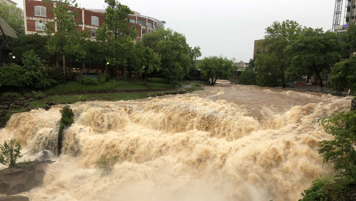 Heavy rain continues through the overnight; eases up Thursday