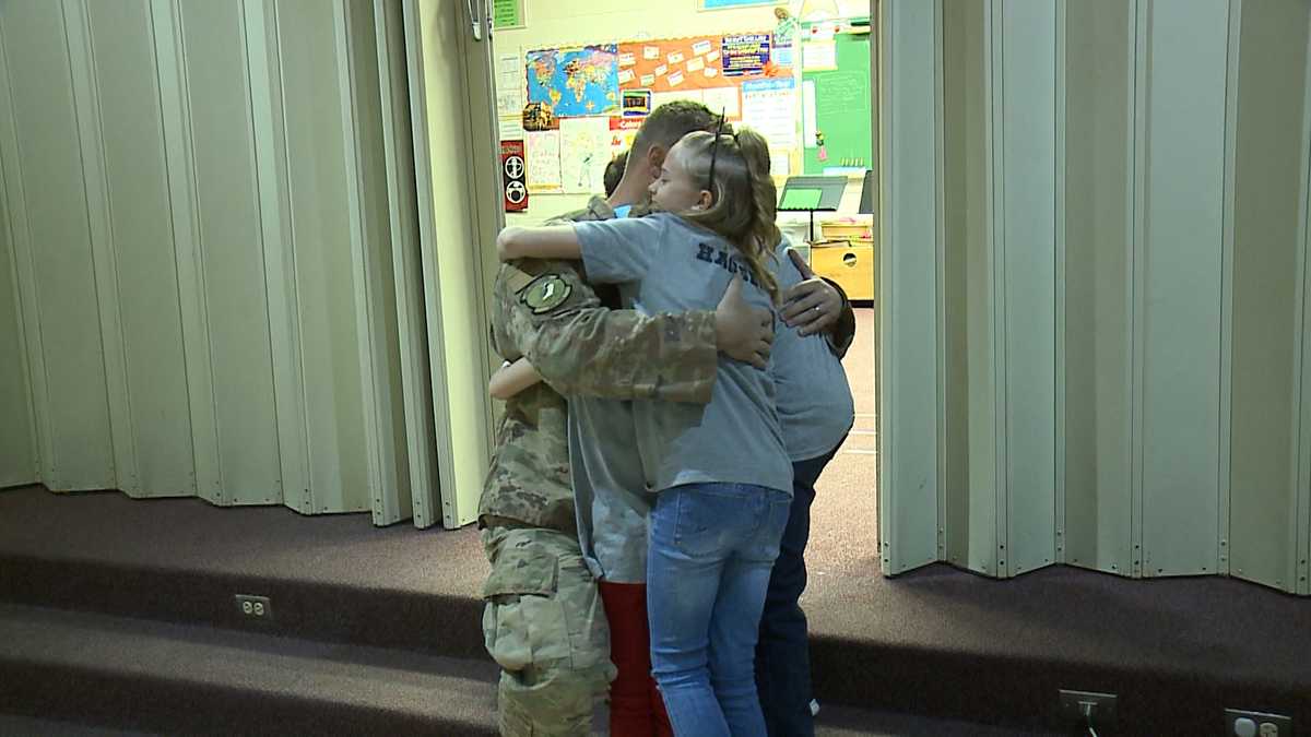 Deployed dad surprises kids at elementary school assembly