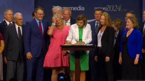 reynolds signs abortion bill