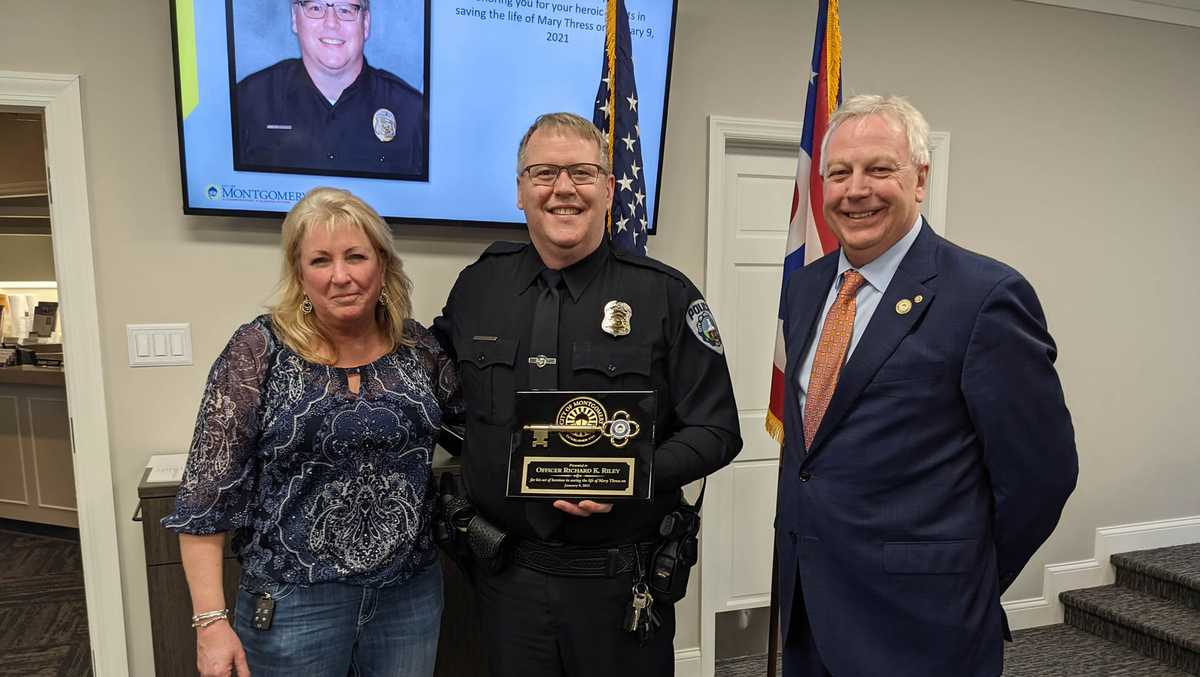 Montgomery police officer recognized for pulling woman from fiery car ...