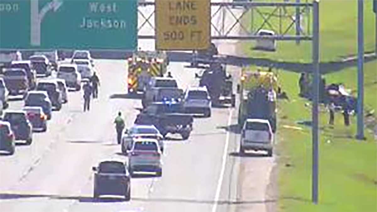 Medical helicopter lands on I-55 in Ridgeland after serious crash